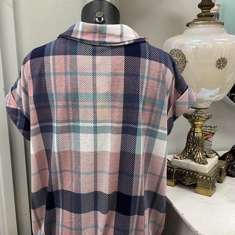 new with tags!!!!<br />
this top is such a cute style!<br />
plaid with color<br />
criss cross through the bust<br />
elastic at the waist to give a bustle look<br />
Emerald, Plaid, Size: M