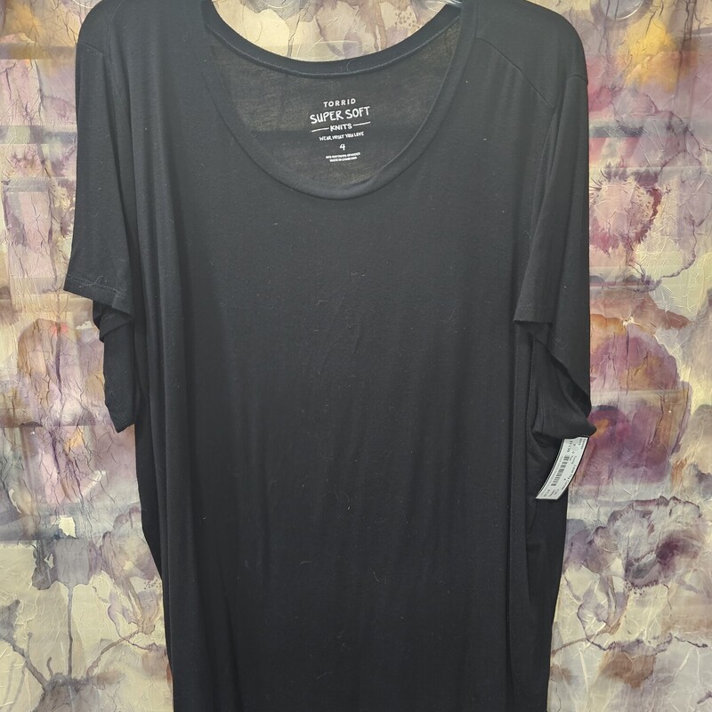 Short sleeve soft knit tee in  black