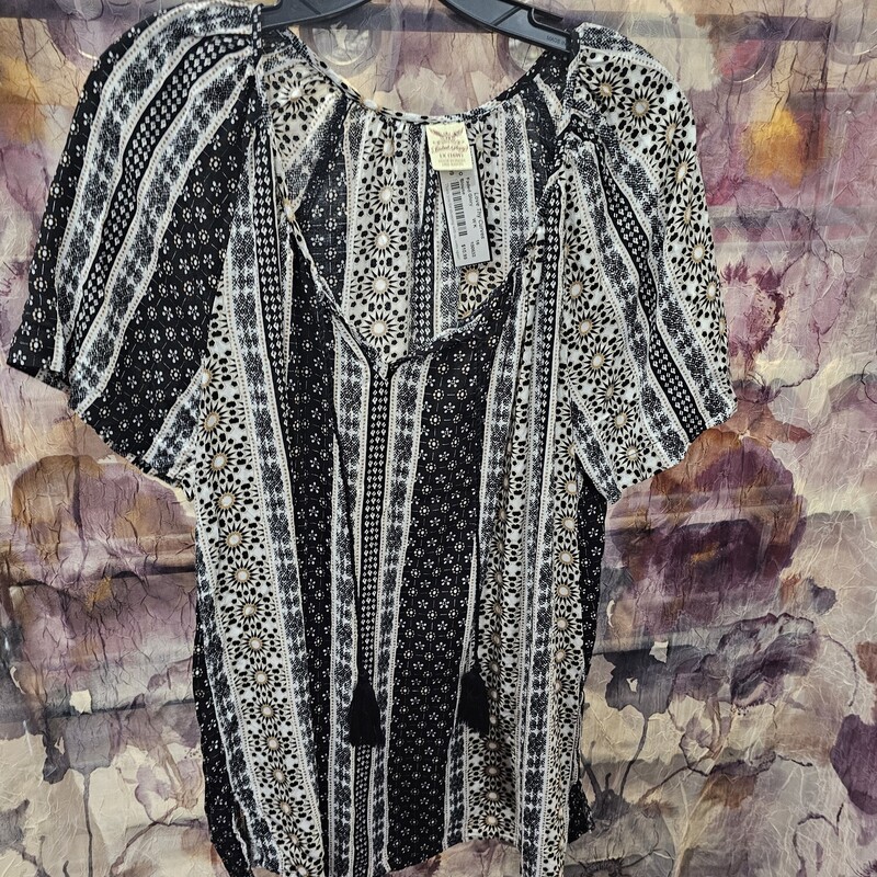 Short sleeve blouse in a boho style with black and white print with touches of tan