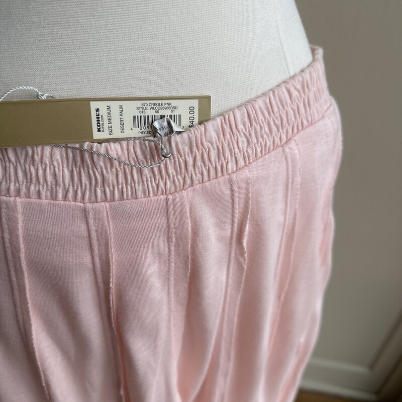 New With Original Tags: Lauren Conrad Skirt, Peach, Size: M<br />
All sales are final.<br />
Pickup in store within 7 days of purchase or have it shipped.