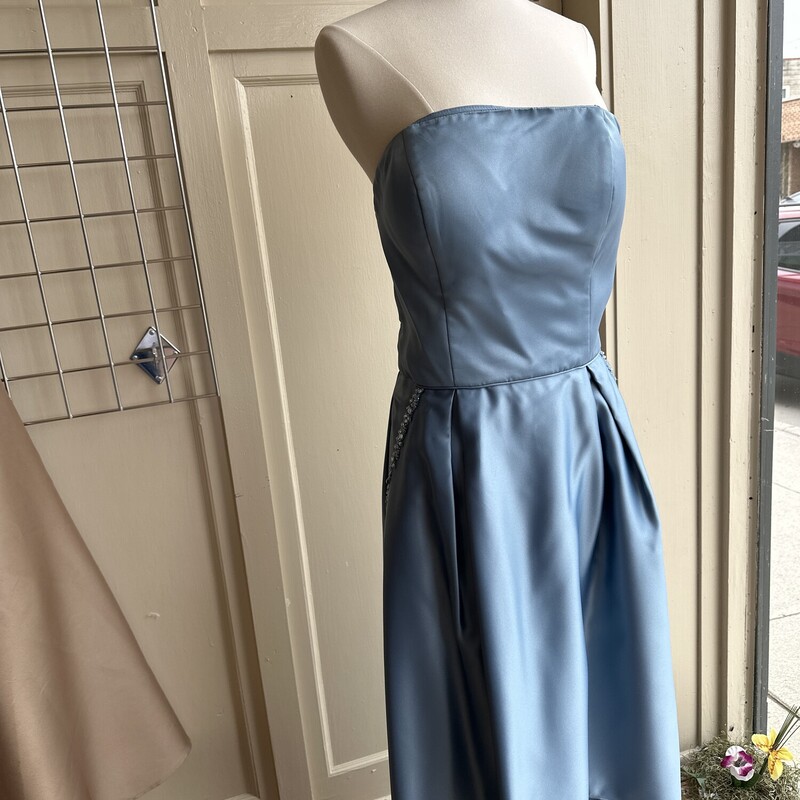 MoriLee HiLow SL Dress, Lt Blue, Size: 18
All Sale Are Final
No Returns
Pick Up In Store Within 7 Days Of Purchase
or
Have It Shipped
Thanks For Looking :-)