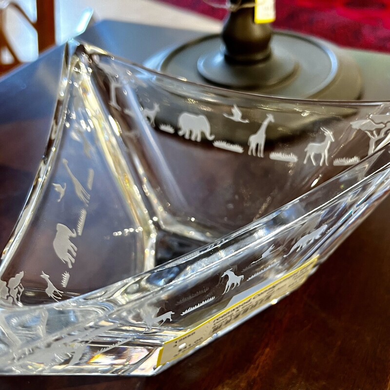 Bowl Triangle Etched Animals
Size: 7x7x4
