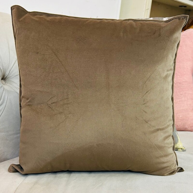 Velvet Square Pillow
Brown
Size: 17 x 17