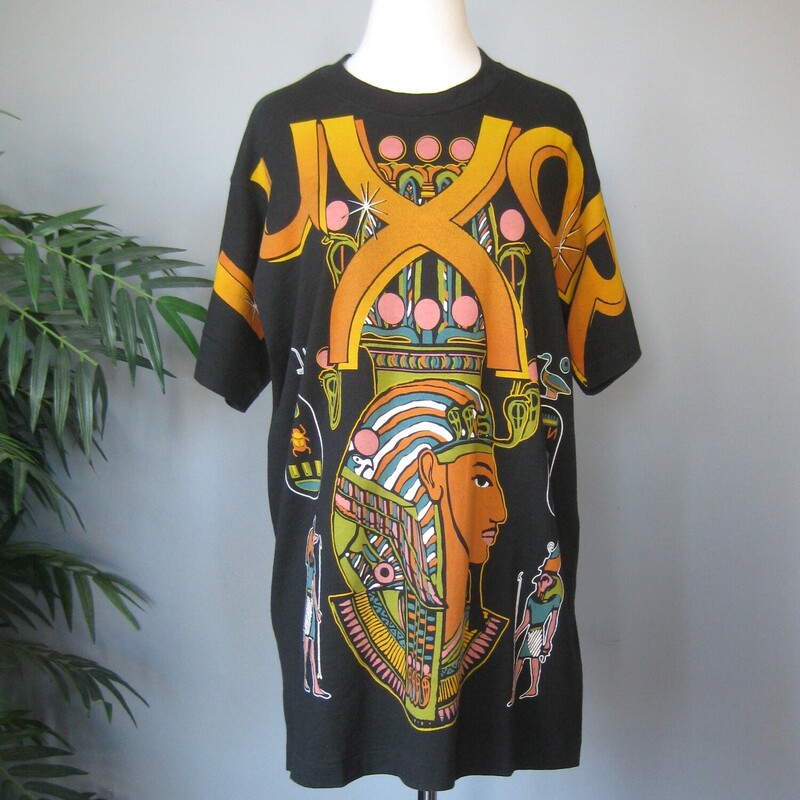 Fabulous like new high quality tee purchased at the Luxor Hotel and Casino in Las Vegas, NV in the 90s.
It's longish so might serve as a summer dress or swim coverup as well as a shirt.
Beautiful and vivid ancient Egyptian art on the front

Marked size L but will be better for a size medium imo
flat measurements:
shoulder to shoulder: 19
armpit to armpit: 21 3/4
length: 30

Like new condition, I don't believe it was ever worn or washed.

Thanks for looking!
#65713