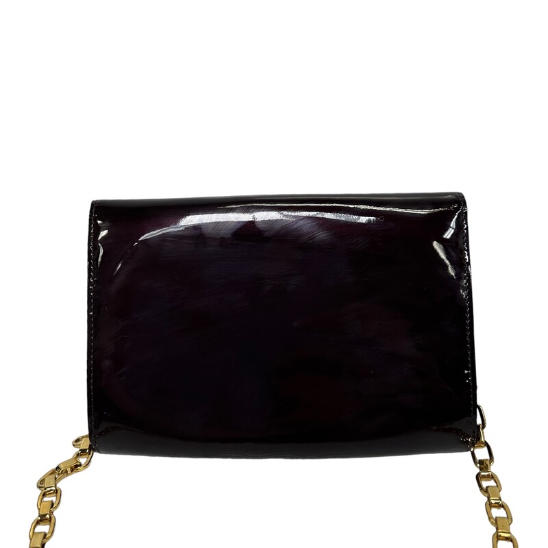 Louis Vuitton Amarante Chain Louise GM
This pochette on chain is made with  amarante vernis leather and gold-tone hardware. Convertible to a clutch for evening use. Slim pockets under the flap and inside a zipper pocket.
Period: 2010
Dimensions: Height: 6.11 in X Length: 9.06 in