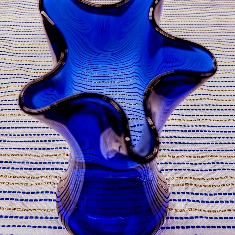 Slanted Ruffle Glass Vase
Cobalt Blue
Size: 4 x 4 x 6.5H