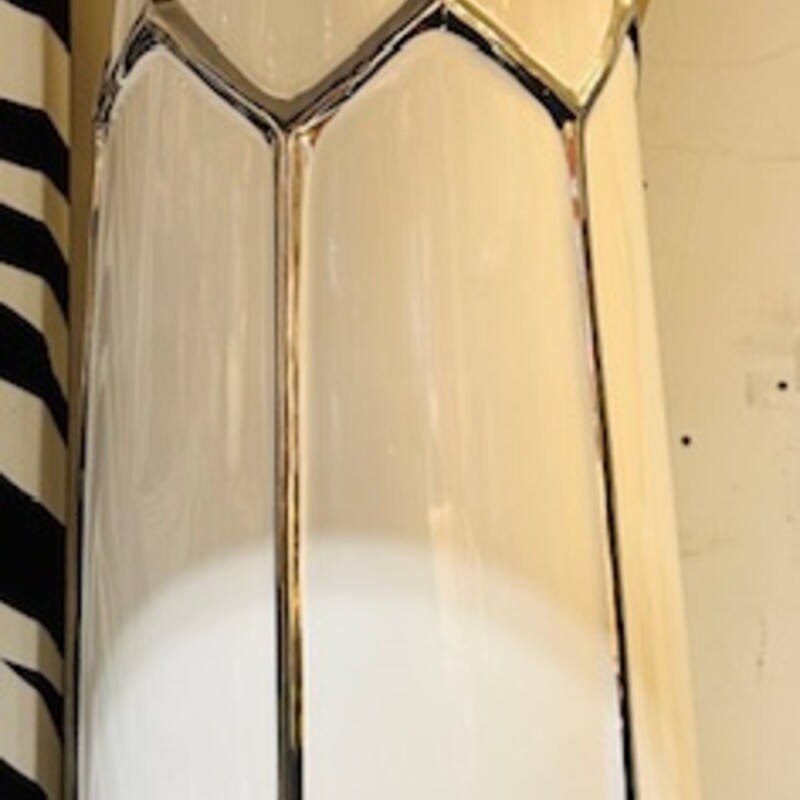 Geometric Cylinder Vase
White Silver Size: 6 x 16.5H
