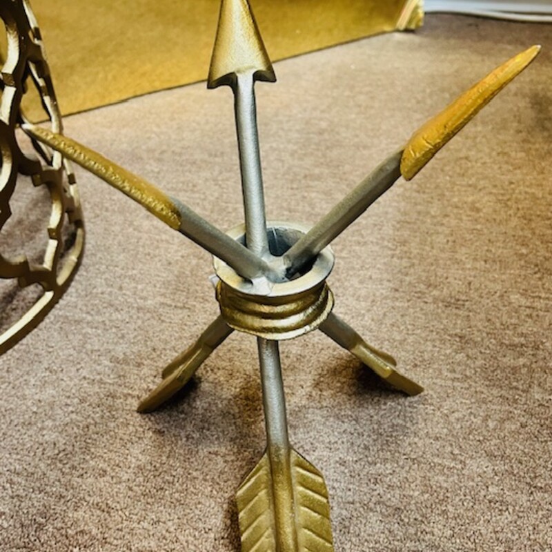 Iron Two Tone Arrow Stand
Gold Silver Size: 8 x 12H