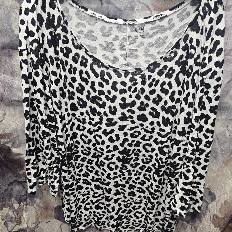 Half sleeve knit top in black and white animal print.
