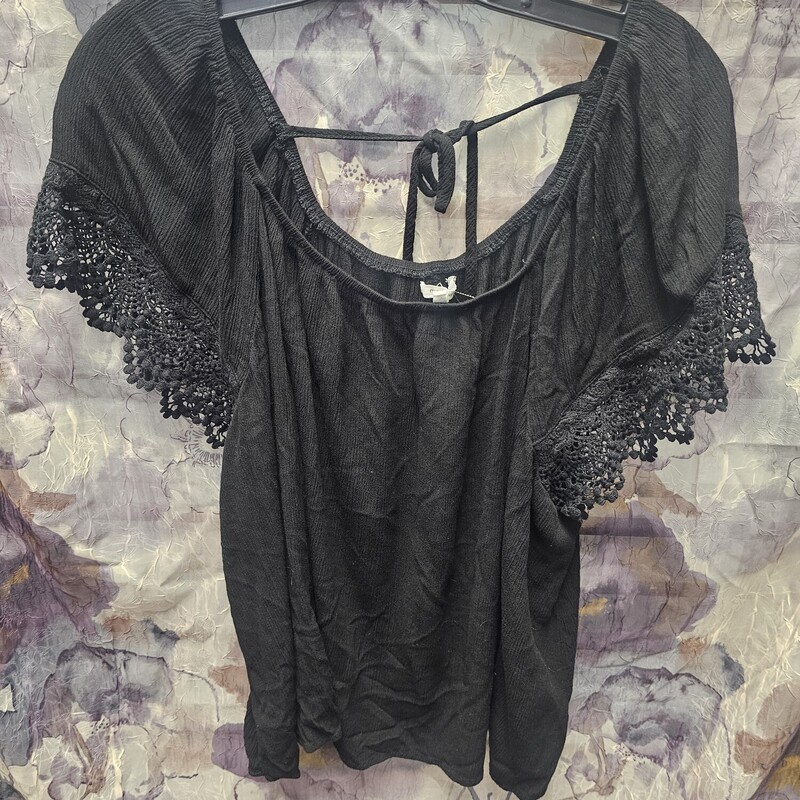 Cute short sleeve blouse in black with lace cuffs