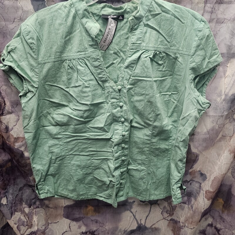 Short sleeve button up blouse in green.