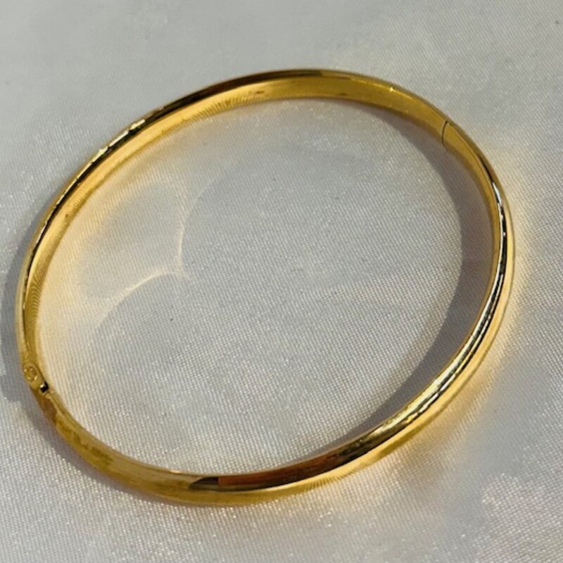 14k Gold Bangle Bracelet
Gold Size: 2.5diameter
Weight: 6.3 grams