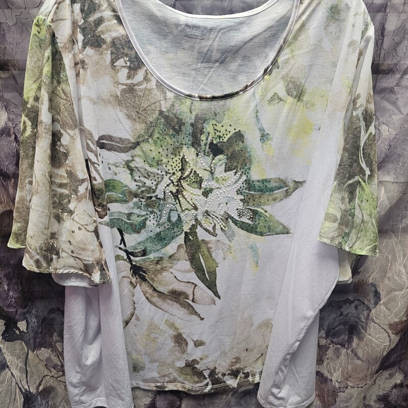 Beautiful casual blouse in white with green print. So pretty.