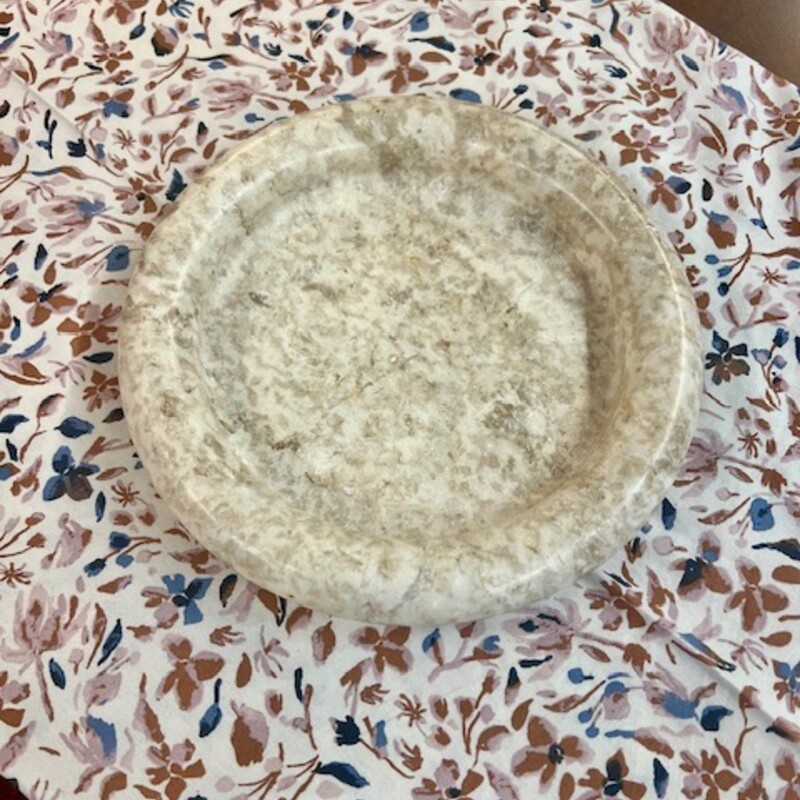 Threshold Marble Round Dish
Cream and White
Size: 10x1.5H