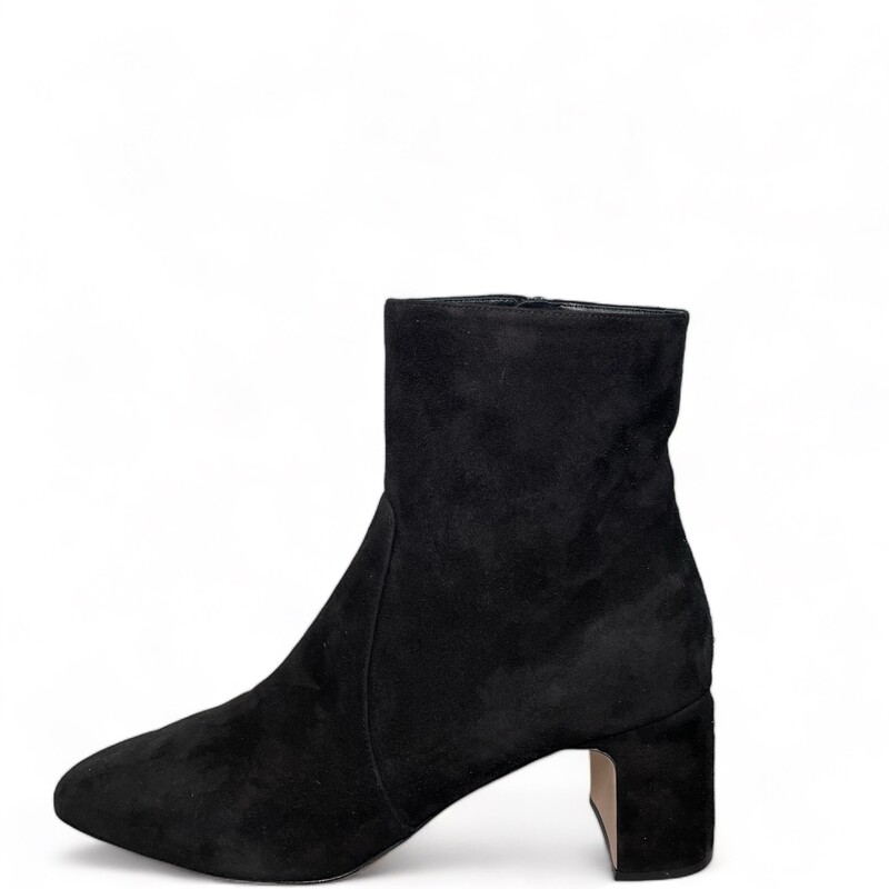 Prada Black Plaque  Suede,Size41
These suede boots from Prada are crafted of smooth suede and finished with a signature logo plaque.
Suede upper
Almond toe
Side-zip closure
Leather sole
Made in Italy