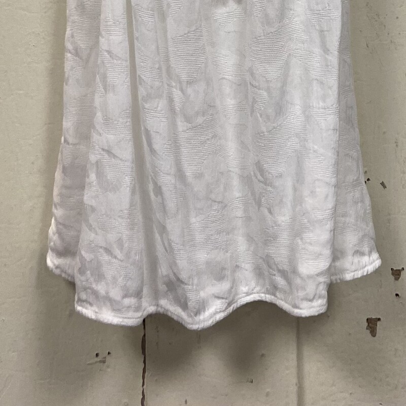 Wht Fray Halter Tie Top<br />
White<br />
Size: Small