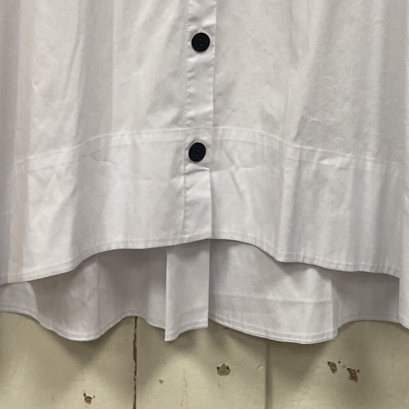 Wht Hi Low Button Shirt<br />
White<br />
Size: Large
