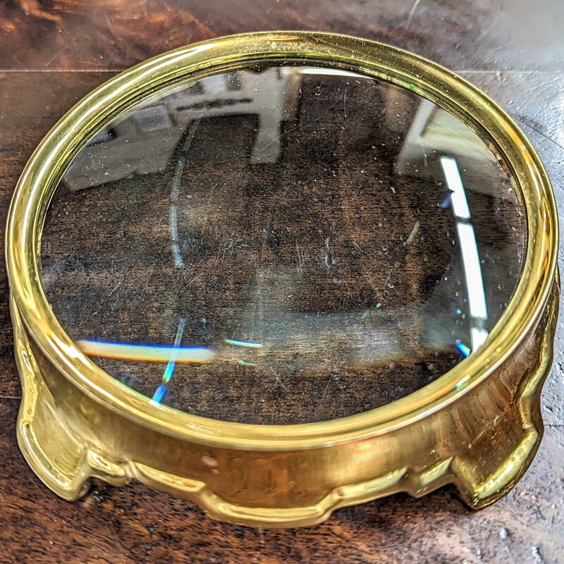 Sarreid Round Magnifier
 Gold, Size: 5 Diameter