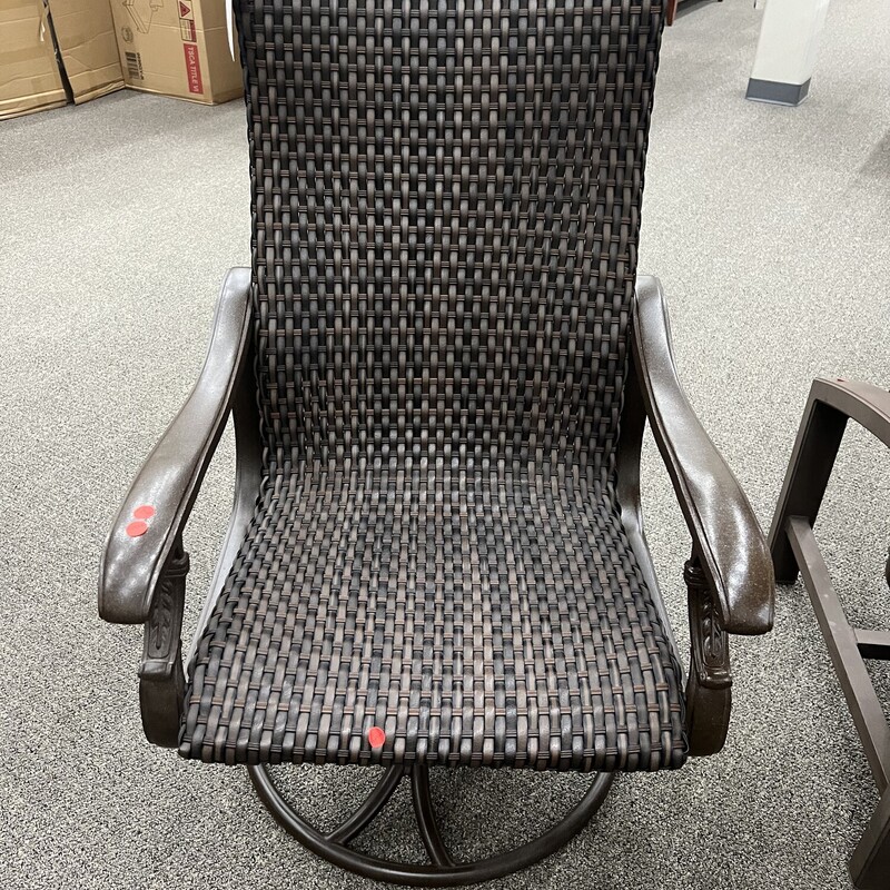 Tropitone Swivel Chair