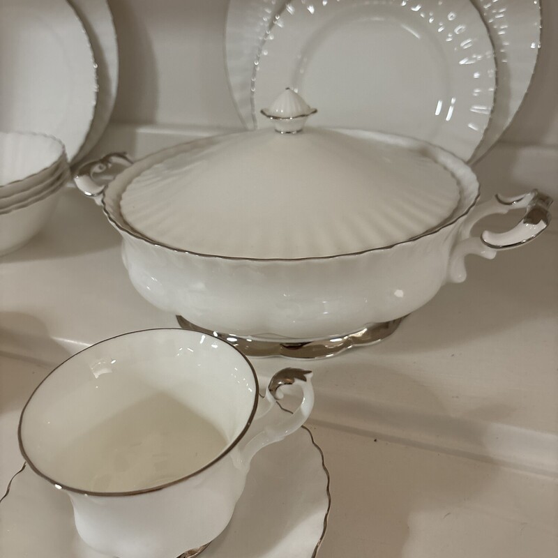 Royal Albert Chantilly China
White & Platinum Trim
6 Pearson Serving Set With Many Extras