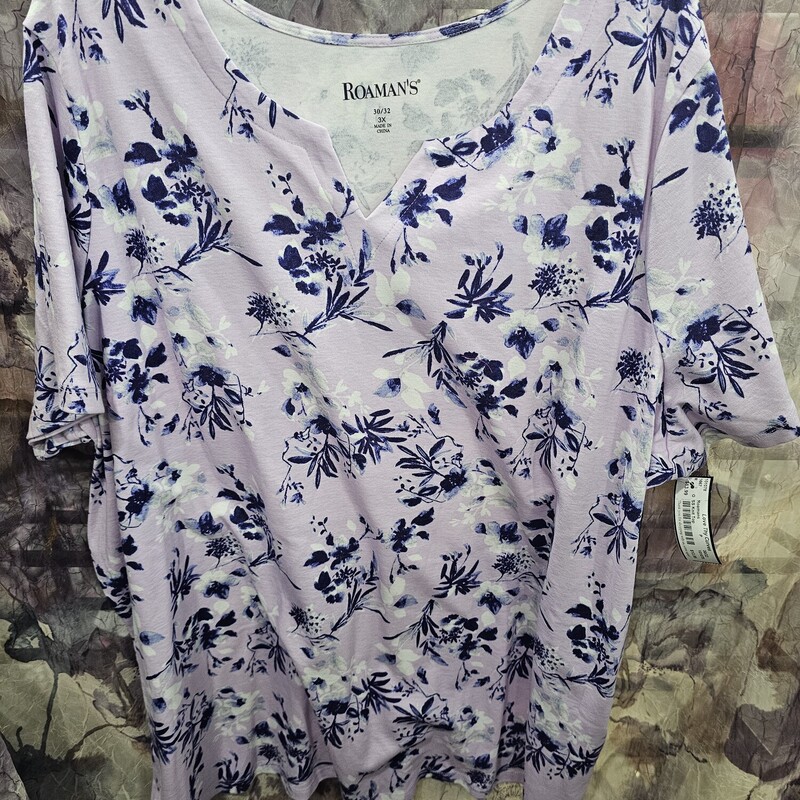 Short sleeve knit top in lavendar with purple print.