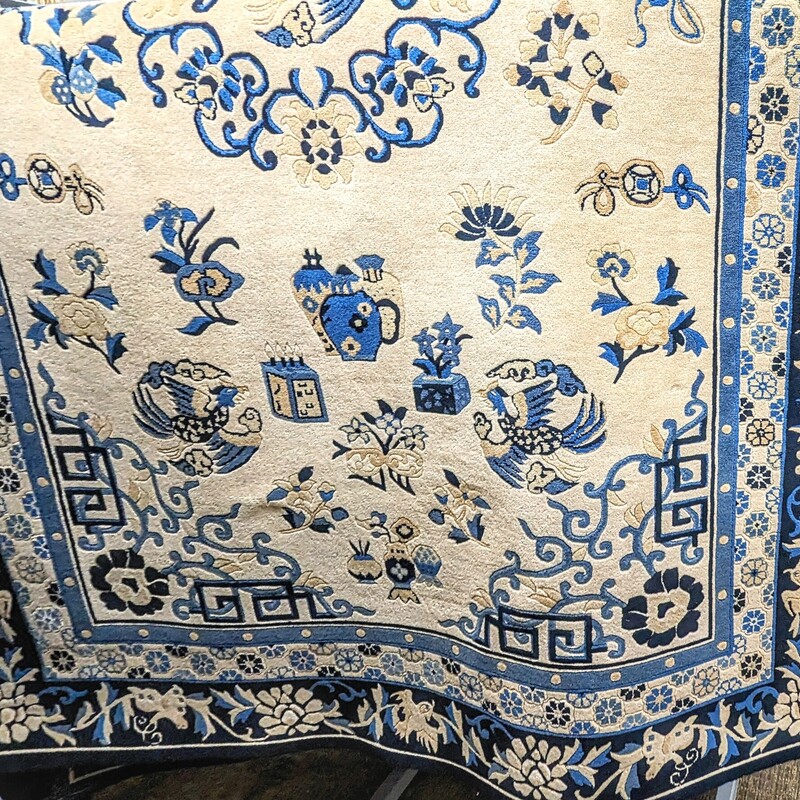 Ethan Allen Asian Wool Rug
Cream Blue Size: 6 x 9
New Zealand Wool
Non-slip pad included