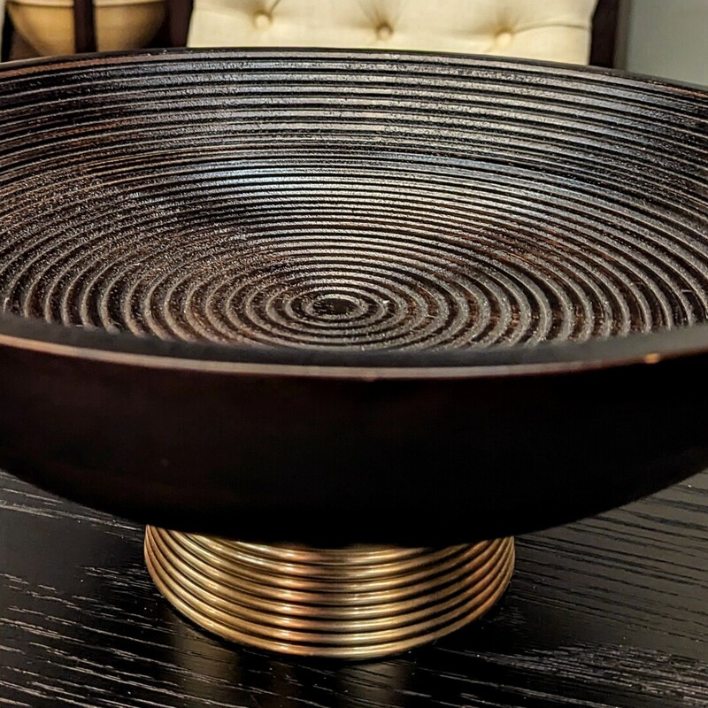 Ribbed Footed Bowl
Black Gold
Size: 14x6H