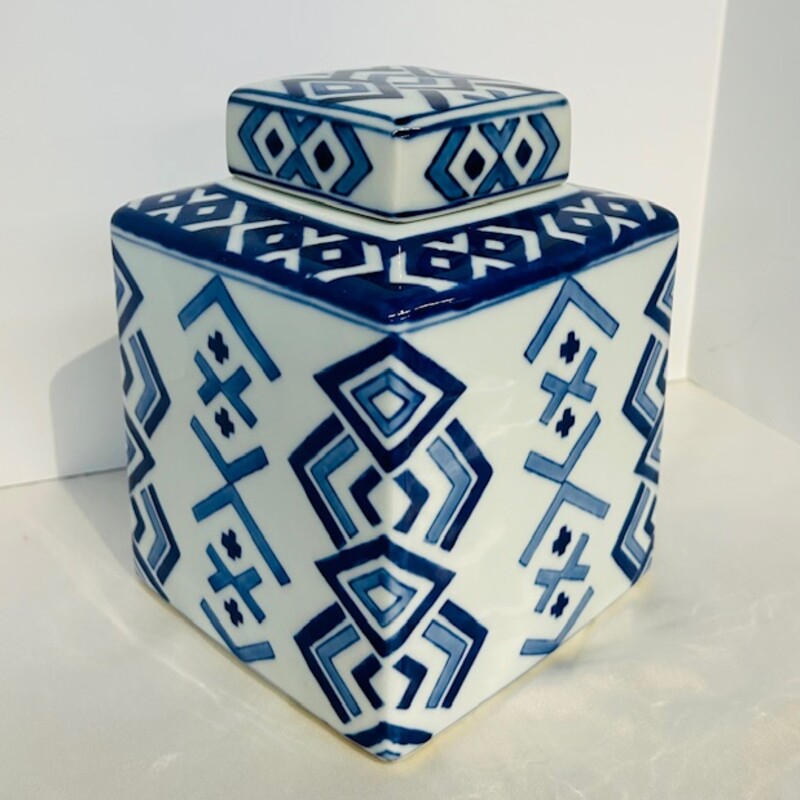 Geometric Square Ginger Jar
Blue White Size: 6 x 6 x 8.5H