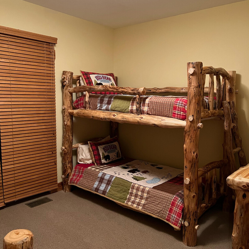 Lodgepole Twin Over Twin  Bunk

Size: 89Lx46W74T