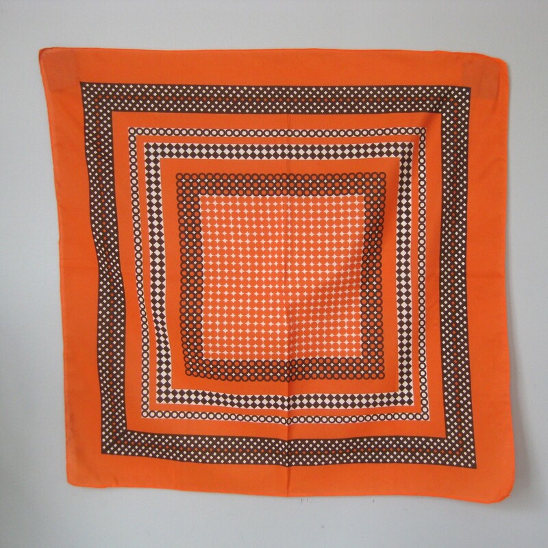 Simple little square bandana from the 1970s in orange and brown and white
24 square
Excellent condition.
thanks for looking!
#65692