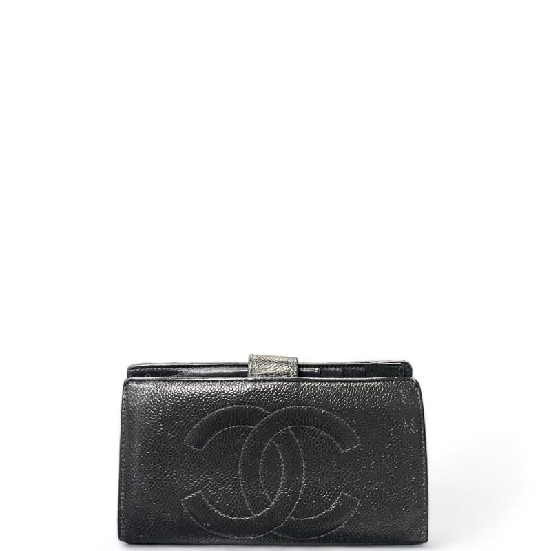 Chanel Black Caviar Leather Vintage Timeless CC French Wallet
Chanel brings you this stylish creation crafted from Caviar leather in a black shade. It is designed with the labels logo on the front flap and it flaunts gold tone hardware. Lined with leather it is divided into different compartments.
Dimensions:
Height:3.9 in
Width:6.7 in