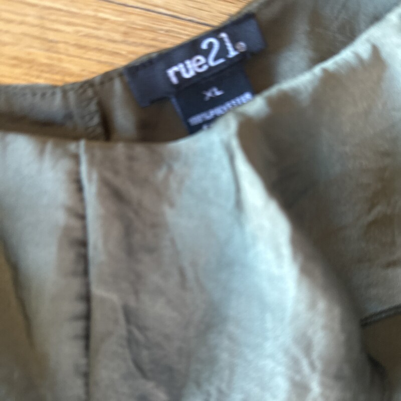 Nwt Rue 21 Shorts Suit, Green, Size: Xl<br />
new with tags<br />
all sales final<br />
shipping available<br />
free in store pick up within 7 days of purchase