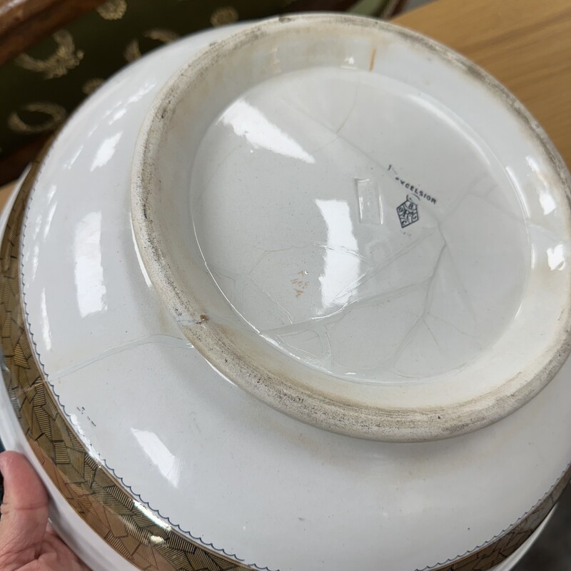 Excelsior Pitcher & Basin, AS IS (bowl was broken but glued back together professionally)<br />
Size: 12in