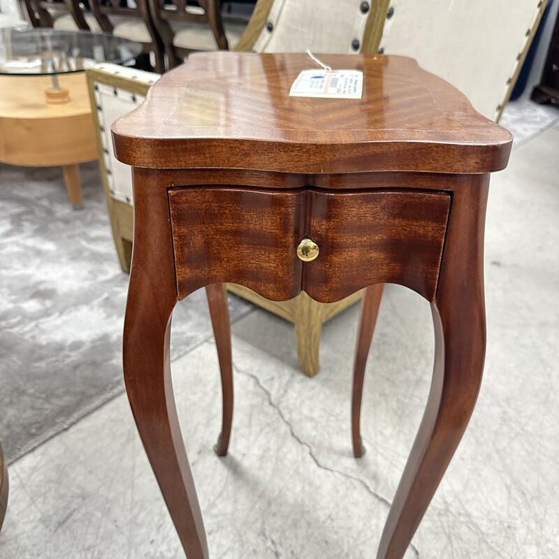 Vintage Louis XV Style Table, Veneer<br />
Size: 15x11x27