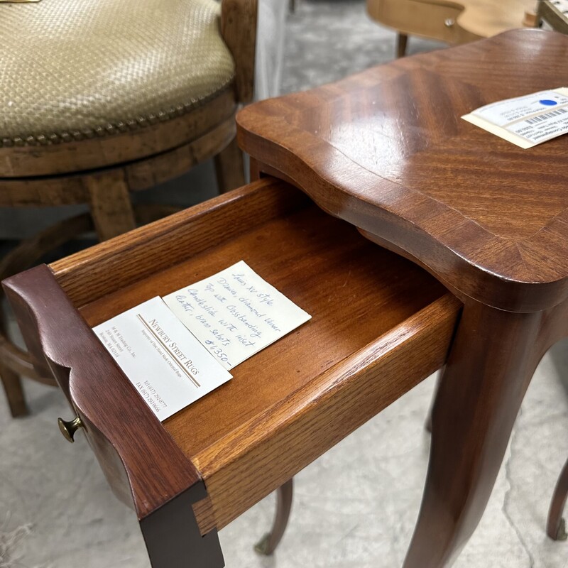 Vintage Louis XV Style Table, Veneer<br />
Size: 15x11x27