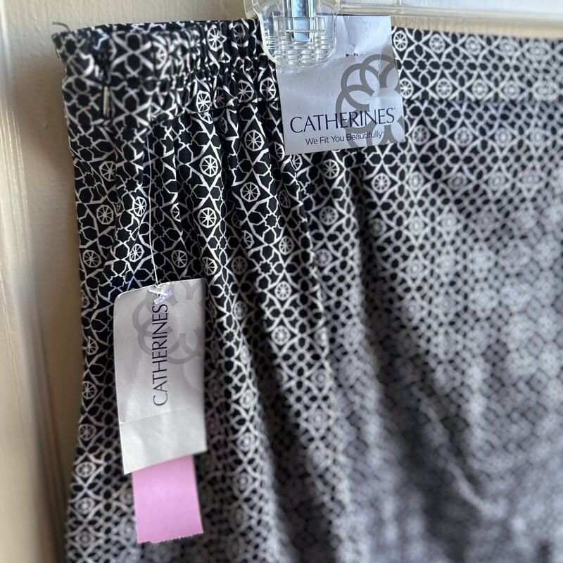 Nwt Catherines Skirt, Blk/wht, Size: 1x<br />
New With Tags<br />
All Sales Final<br />
Free in store pickup within 7 days of purchase<br />
shipping available