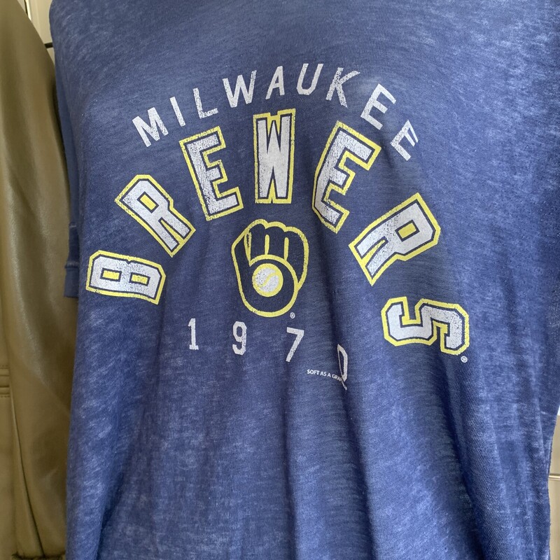 Brewers Vneck Tee, Navy, Size: L<br />
All Sales Are Final<br />
No Returns<br />
<br />
Pick Up In Store Within 7 Days Of Purchase<br />
Or<br />
Have It Shipped<br />
<br />
Thanks For Shopping With Us:-)