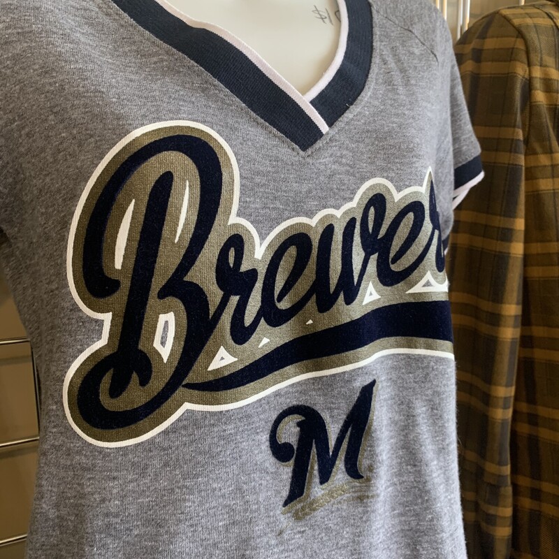 Brewers Vneck, Gray, Size: Medium<br />
All Sales Are Final<br />
No Returns<br />
<br />
Pick Up In Store Within 7 Days Of Purchase<br />
Or<br />
Have It Shipped<br />
<br />
Thanks For Shopping With Us:-)