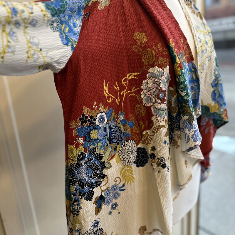 Citron Kimono, Ivory,Red Orange, Size: Medium
100% Silk
 3/4 Sleeve
Red and Ivory with Blue,Teal, Green ,Yellow floral additions

All Sales Are Final
No Returns

Pick Up In Store Within 7 Days of Purchase
Or
Shipping Is Available

Thanks for shopping with us :-)