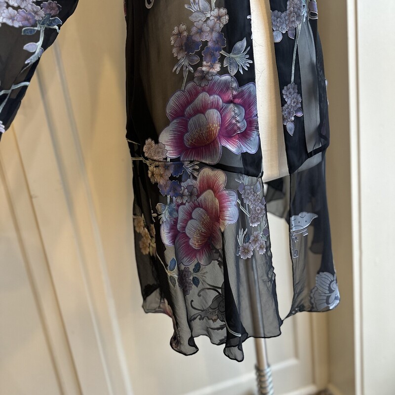 NEW Citron Santa Monica Flowy Sheer Kimono / Cardigan, BlackFloral , Size: Medium<br />
This piece is new with the Tags<br />
70%Rayon 30% Silk<br />
<br />
<br />
All Sales Are Final<br />
No Returns<br />
<br />
Pick Up In Store Within 7 Days of Purchase<br />
Or<br />
Shipping Is Available<br />
<br />
Thanks for shopping with us :-)