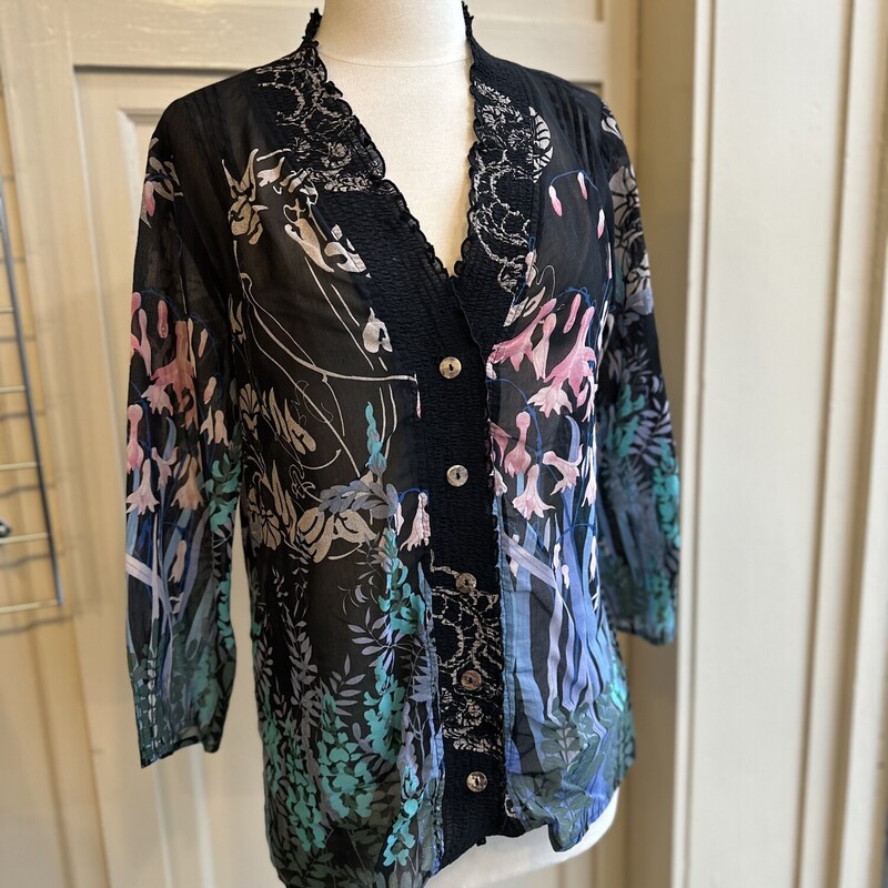 Citron BD Blouse, Black Floral, Size: Medium
3/4 sleeveVneck Button closure. balck,purple,teal and  green artistry
55%silk 45%cotton
All Sales Are Final
No Returns

Pick Up In Store Within 7 Days of Purchase
Or
Shipping Is Available

Thanks for shopping with us :-)
