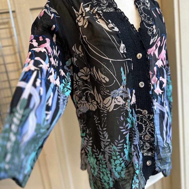 Citron BD Blouse, Black Floral, Size: Medium<br />
3/4 sleeveVneck Button closure. balck,purple,teal and  green artistry<br />
55%silk 45%cotton<br />
All Sales Are Final<br />
No Returns<br />
<br />
Pick Up In Store Within 7 Days of Purchase<br />
Or<br />
Shipping Is Available<br />
<br />
Thanks for shopping with us :-)