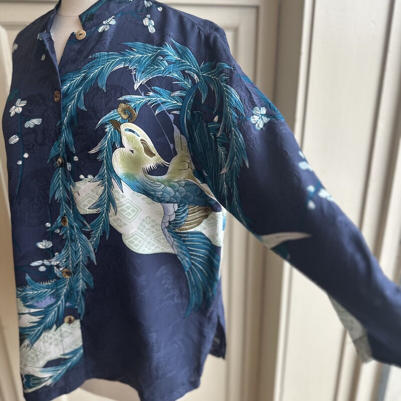 CITRON Buttondown Blouse/Crane, Blues, Size: Medium, 3/4 Sleeve<br />
100%SILK Citron Santa Monica Button Down Blouse with White Crane in blue artistry<br />
<br />
All Sales Are Final<br />
No Returns<br />
<br />
Pick Up In Store Within 7 Days of Purchase<br />
Or<br />
Shipping Is Available<br />
<br />
Thanks for shopping with us :-)