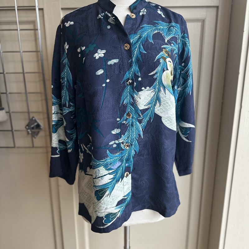 CITRON Buttondown Blouse/Crane, Blues, Size: Medium, 3/4 Sleeve<br />
100%SILK Citron Santa Monica Button Down Blouse with White Crane in blue artistry<br />
<br />
All Sales Are Final<br />
No Returns<br />
<br />
Pick Up In Store Within 7 Days of Purchase<br />
Or<br />
Shipping Is Available<br />
<br />
Thanks for shopping with us :-)
