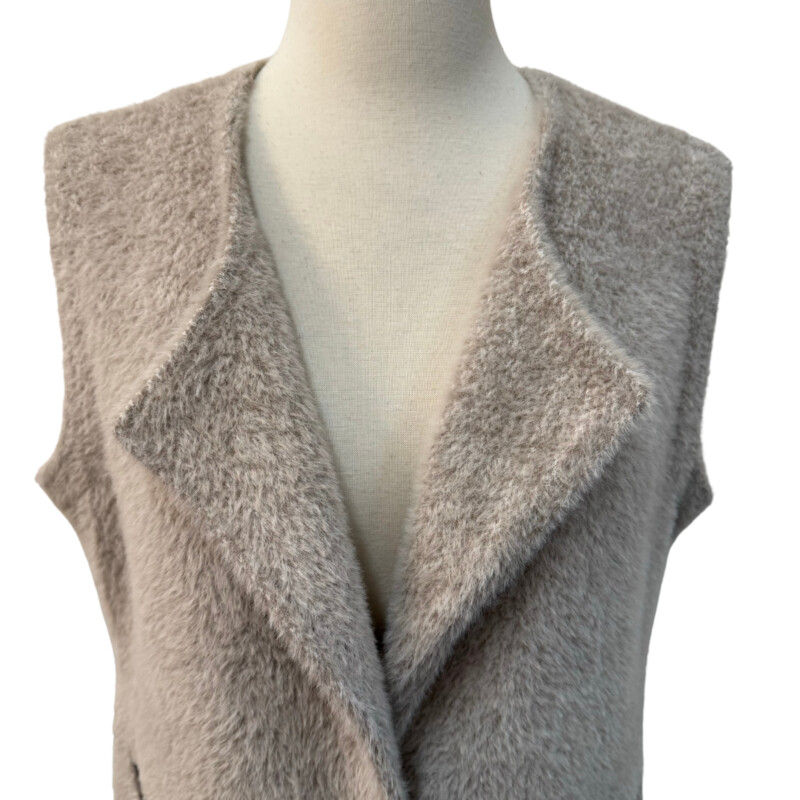 Tribal Faux Fur Open Vest<br />
Color: Oatmeal<br />
Size: Medium<br />
Perfect for Layering!