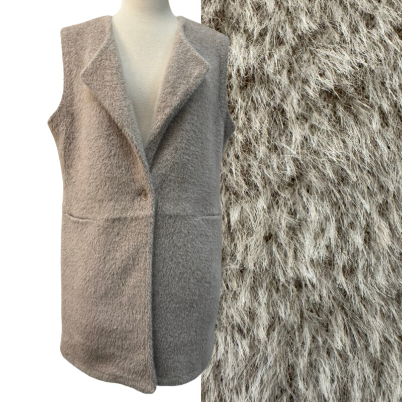 Tribal Faux Fur Open Vest
Color: Oatmeal
Size: Medium
Perfect for Layering!