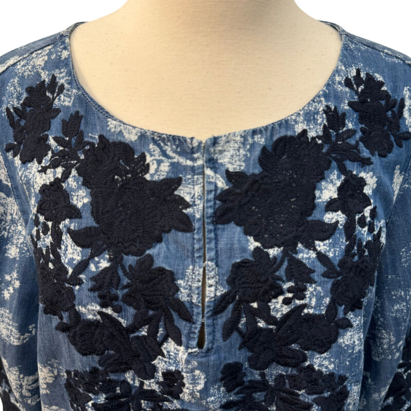 Chicos Embroidered Floral Tunic
Chambray, Black and White
Size: Large