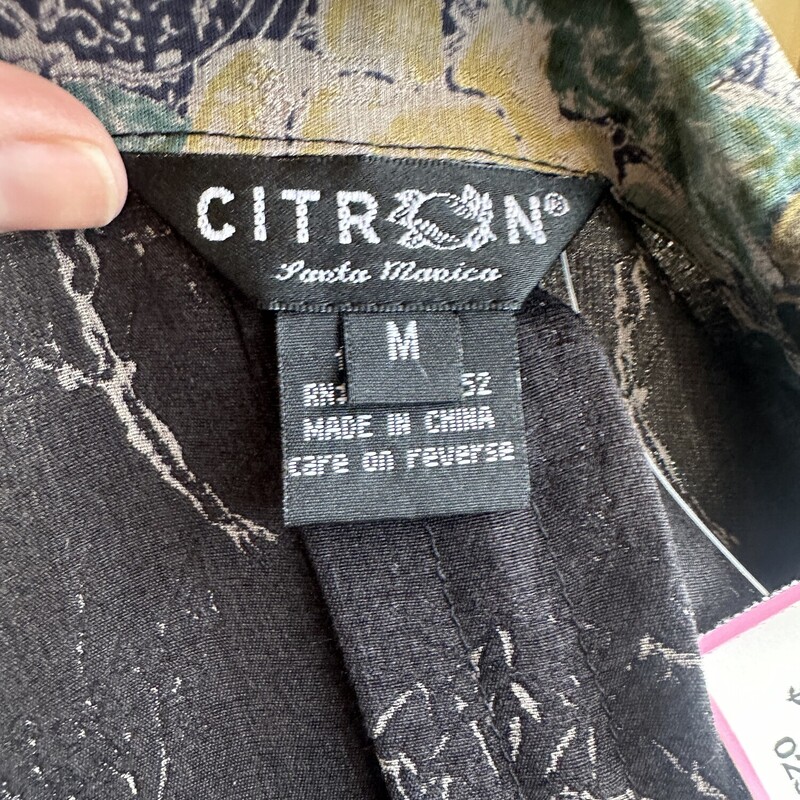 Citron Santa Monica BD/Dragon, BlackBLU, Size: MEDIUM
Long Sleeve 100%Silk, Black tapestry artwok with navy ,green,teal,tan details ,with crouching dragon on back
Medium


All Sales Are Final
No Returns

Pick Up In Store Within 7 Days of Purchase
Or
Shipping Is Available

Thanks for shopping with us :-)