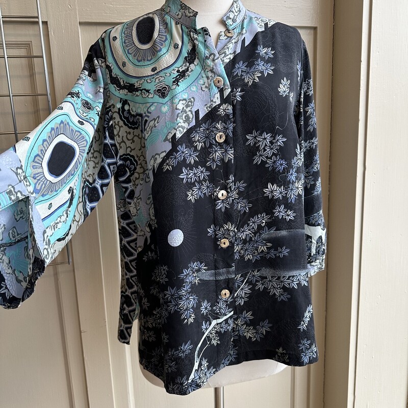 Citron Santa Monica ButtonDown ,Blu/lav/teal, Size: MEDIUM
100% SIlk ,3/4 split sleeve, High Collar Detail


All Sales Are Final
No Returns

Pick Up In Store Within 7 Days of Purchase
Or
Shipping Is Available

Thanks for shopping with us :-)