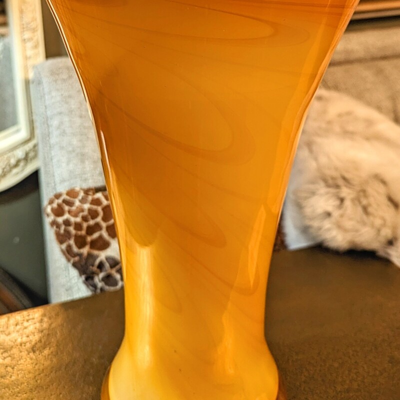 Swirl Glass Tall Vase
Yellow Orange
Size: 7.5 x 12.5H